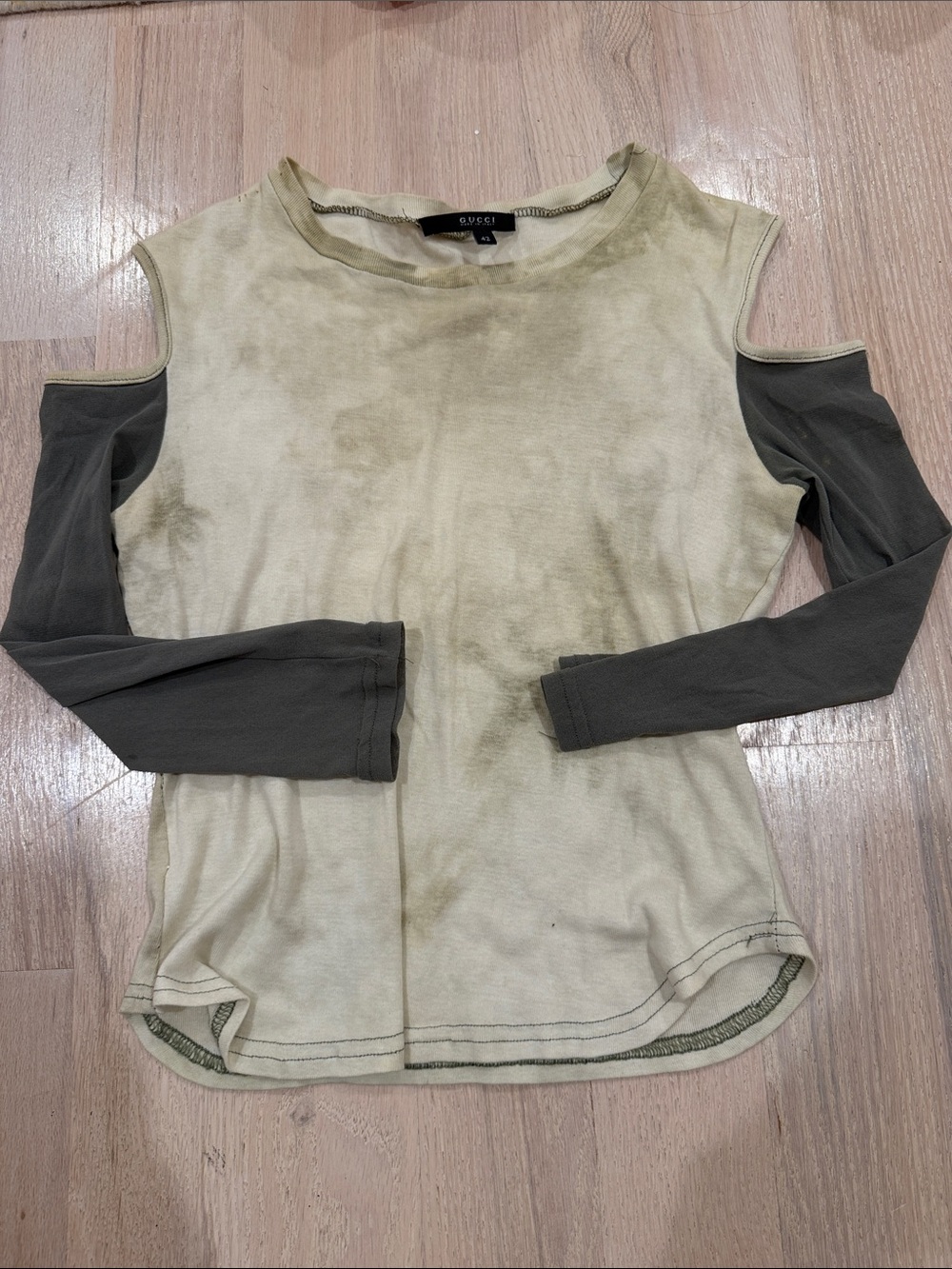 Gucci Two-Tone Cold-Shoulder Long Sleeve Top in Olive and Beige